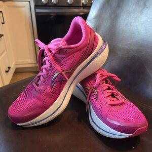 Saucony Women's Fuchsia Athletic Shoes